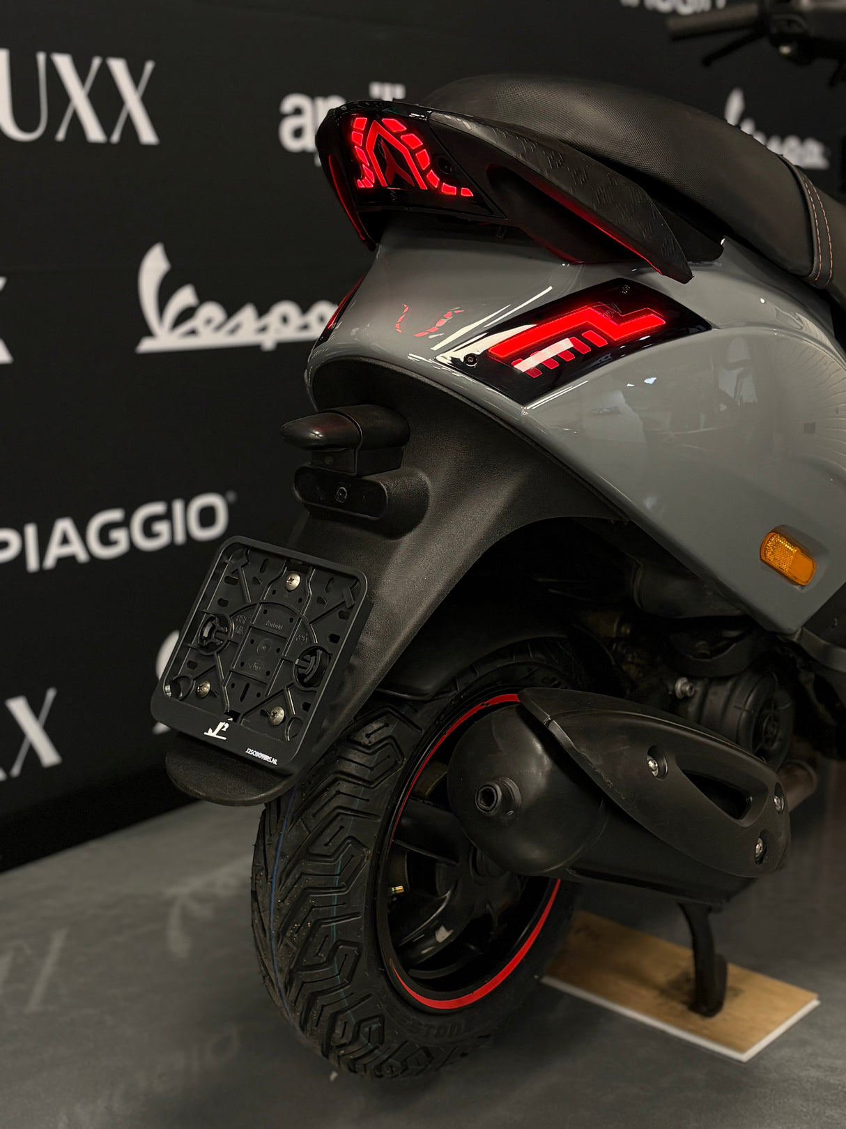 Piaggio Zip | Nardo Grey | 1 eig