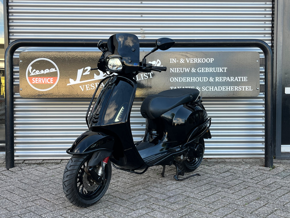 Vespa Sprint | Black on Black | 1 eig