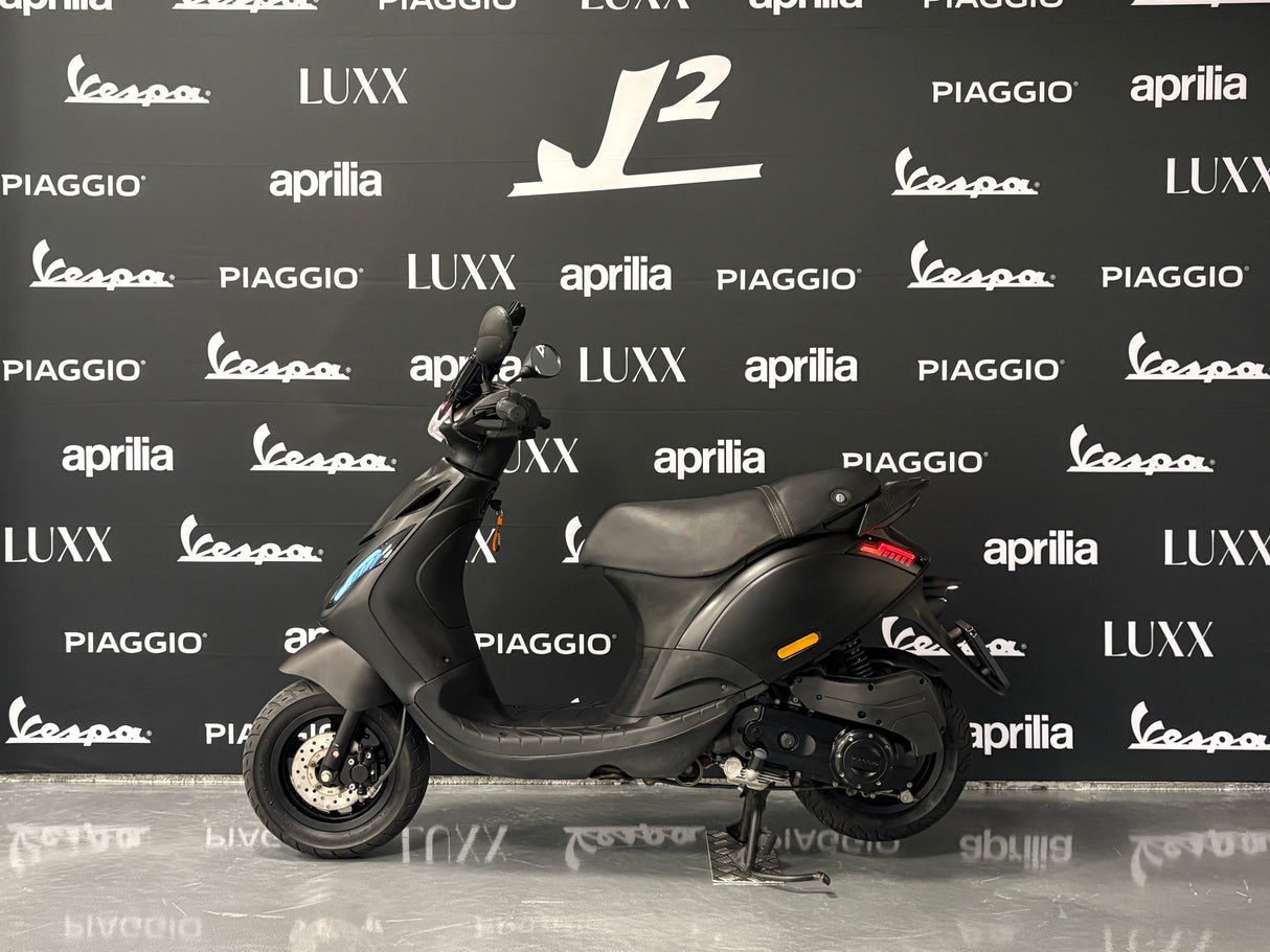 Piaggio Zip | Mat Zwart