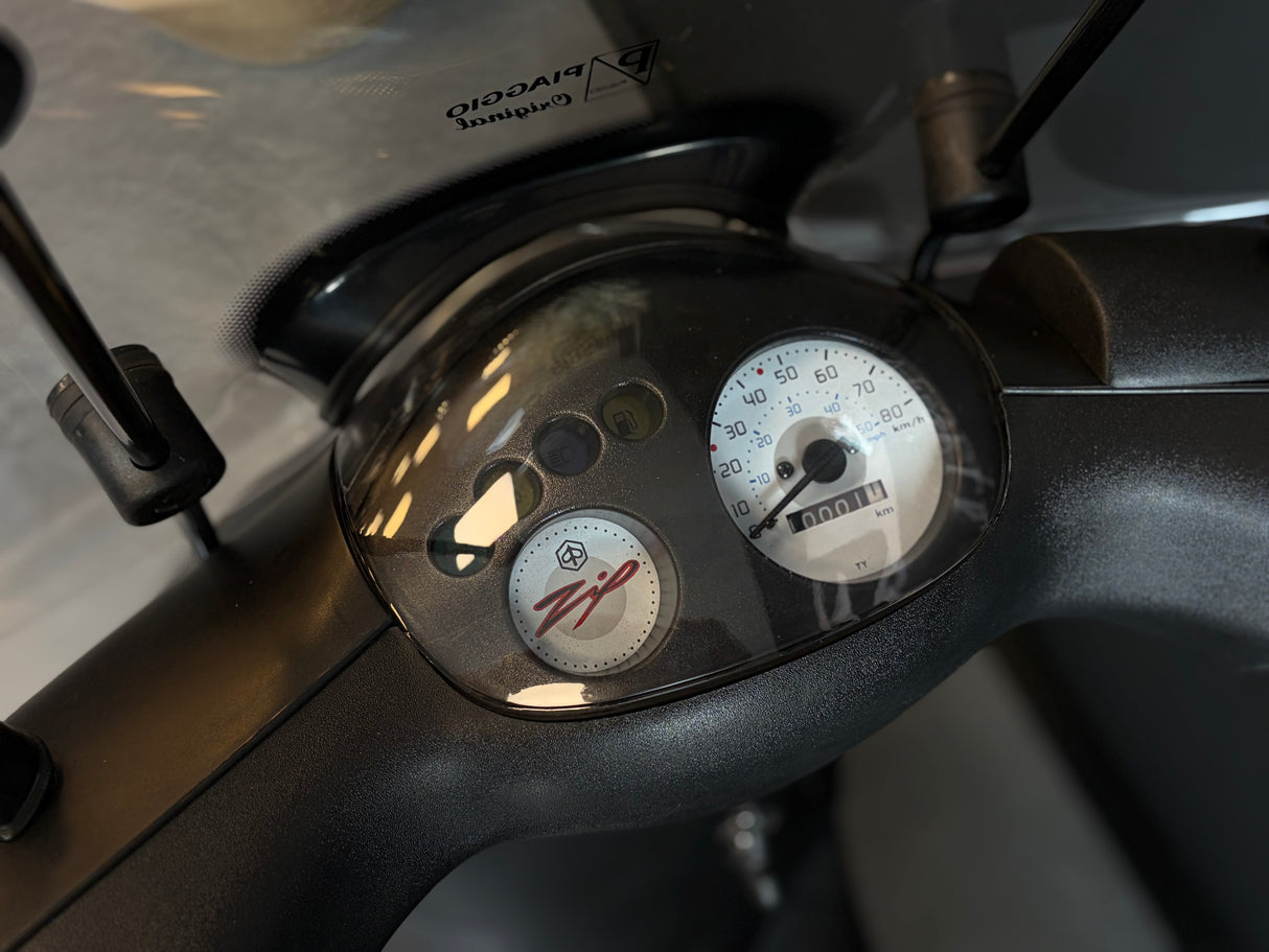 Piaggio Zip | Matt Zwart