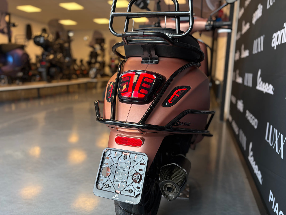 Vespa Sprint | Rose Gold | Akra