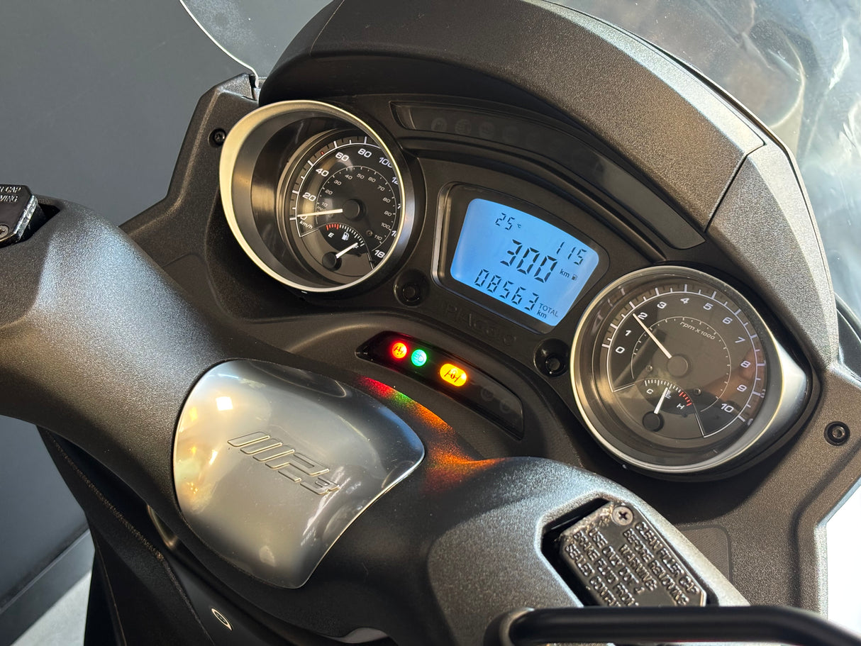 Piaggio MP3 300 HPE | Argento Cometa