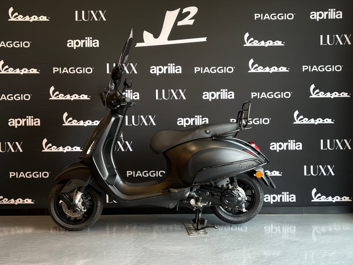 Vespa Sprint | Mat Zwart
