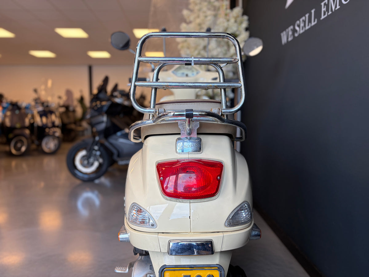 Vespa LX 50 | Sienna Ivory