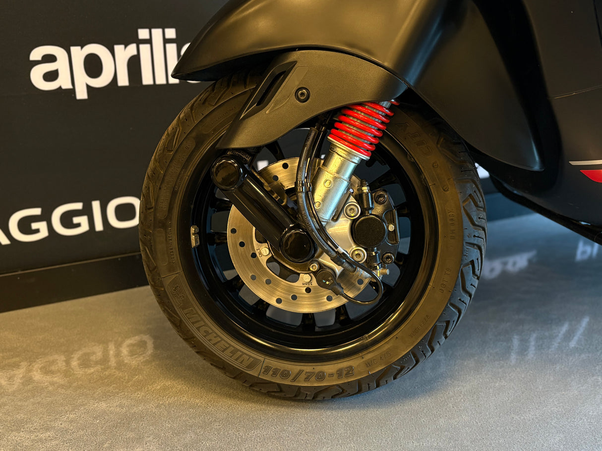 Vespa Sprint | Mat Zwart | 1 eig