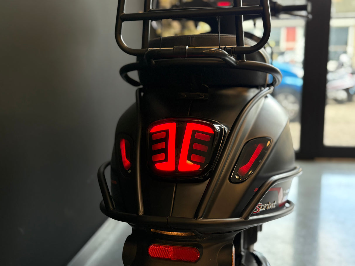 Vespa Sprint | Mat Zwart