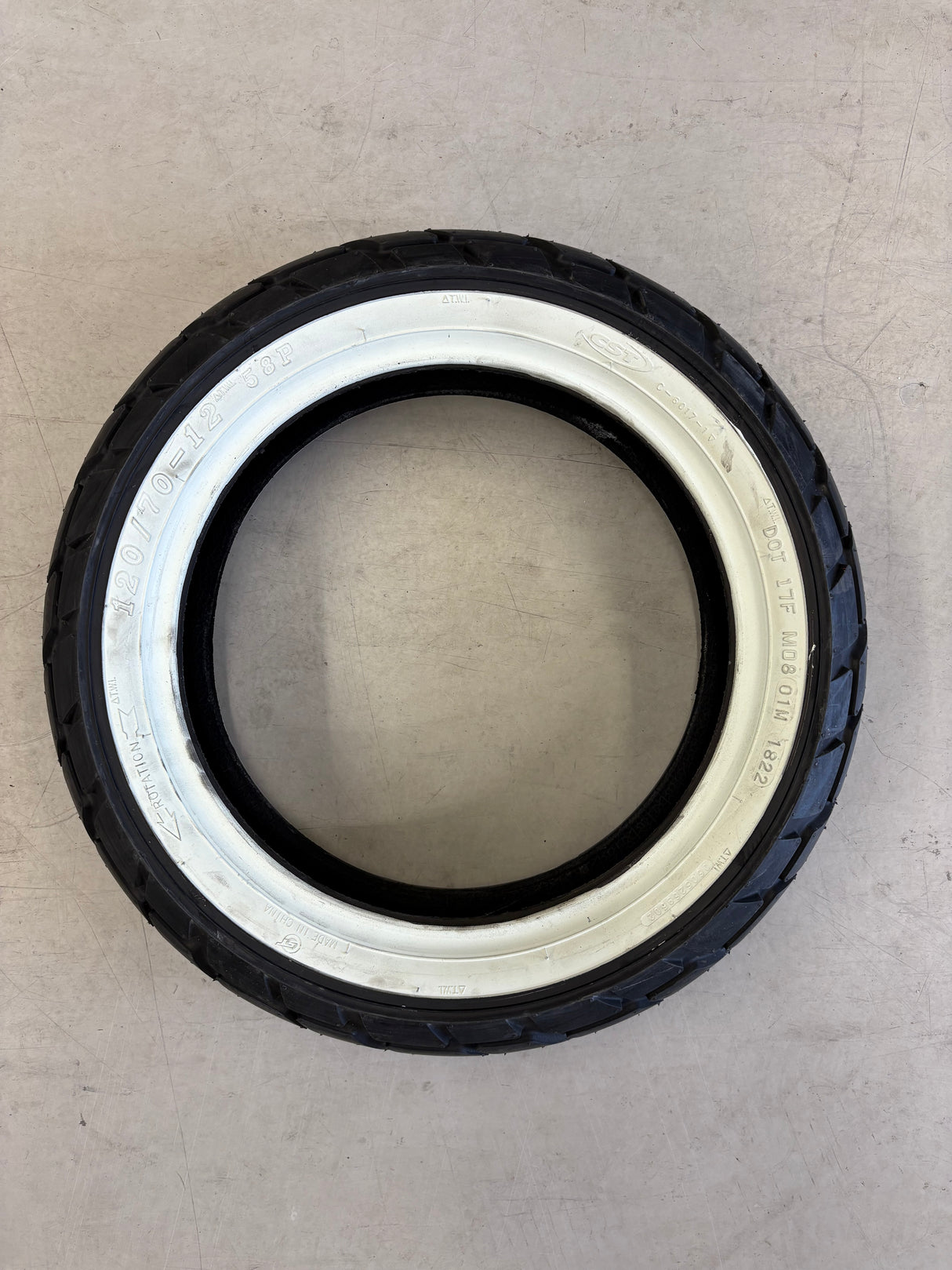 Whitewall band achter CST Vespa Sprint 120-70/12