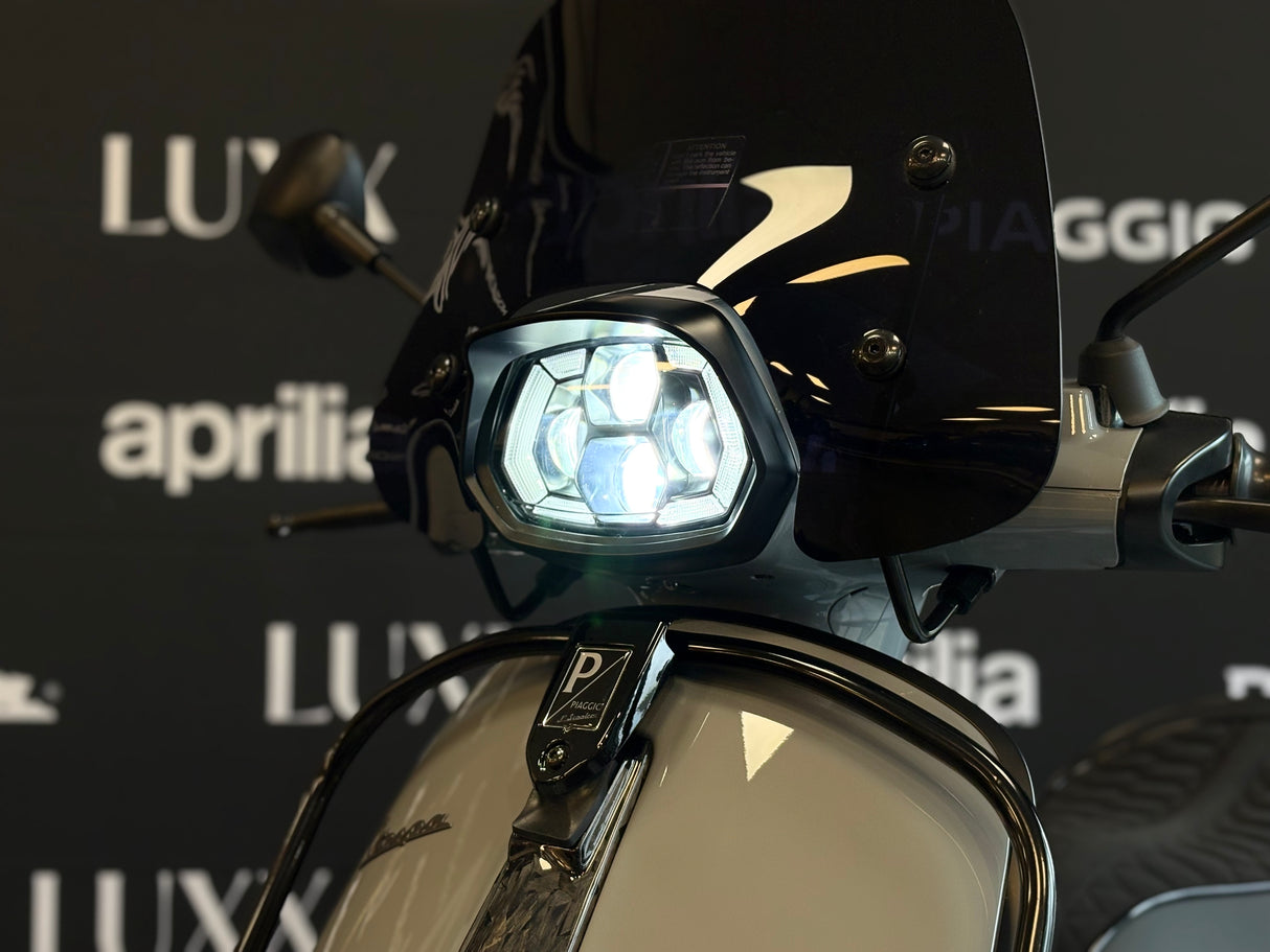 Vespa Sprint | Nardo Grey | Forged Carbon | Akrapovic