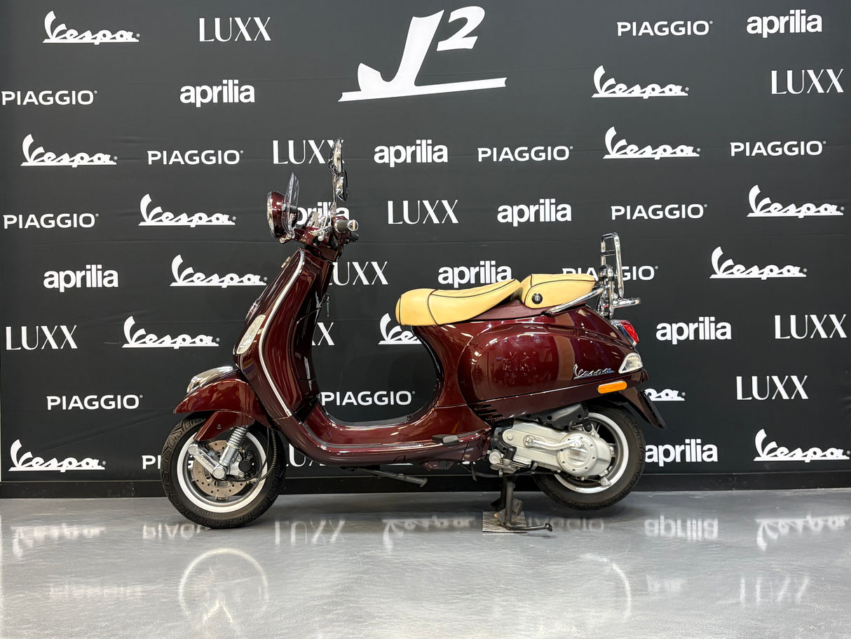 Vespa LXV | Candy Apple Red | 1 eig