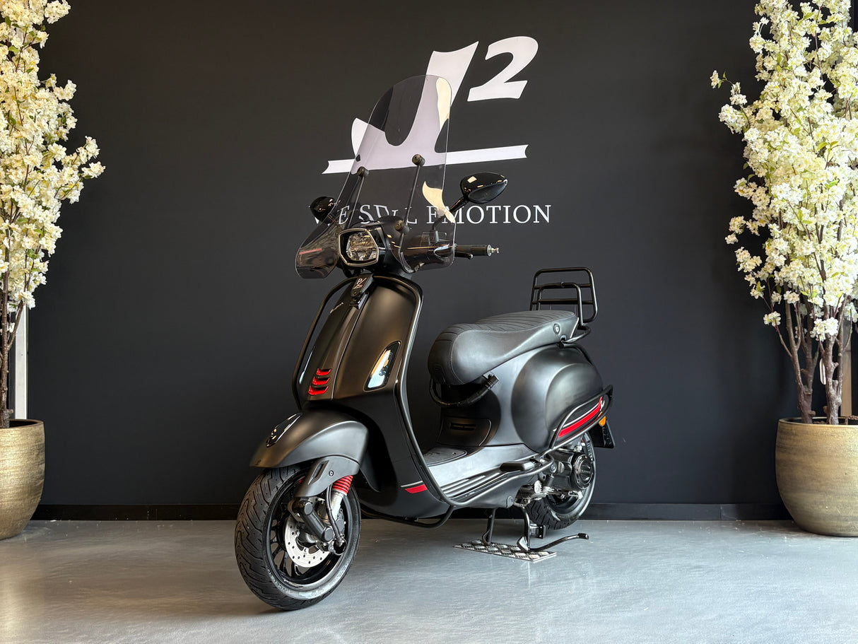 Vespa Sprint | Mat Zwart