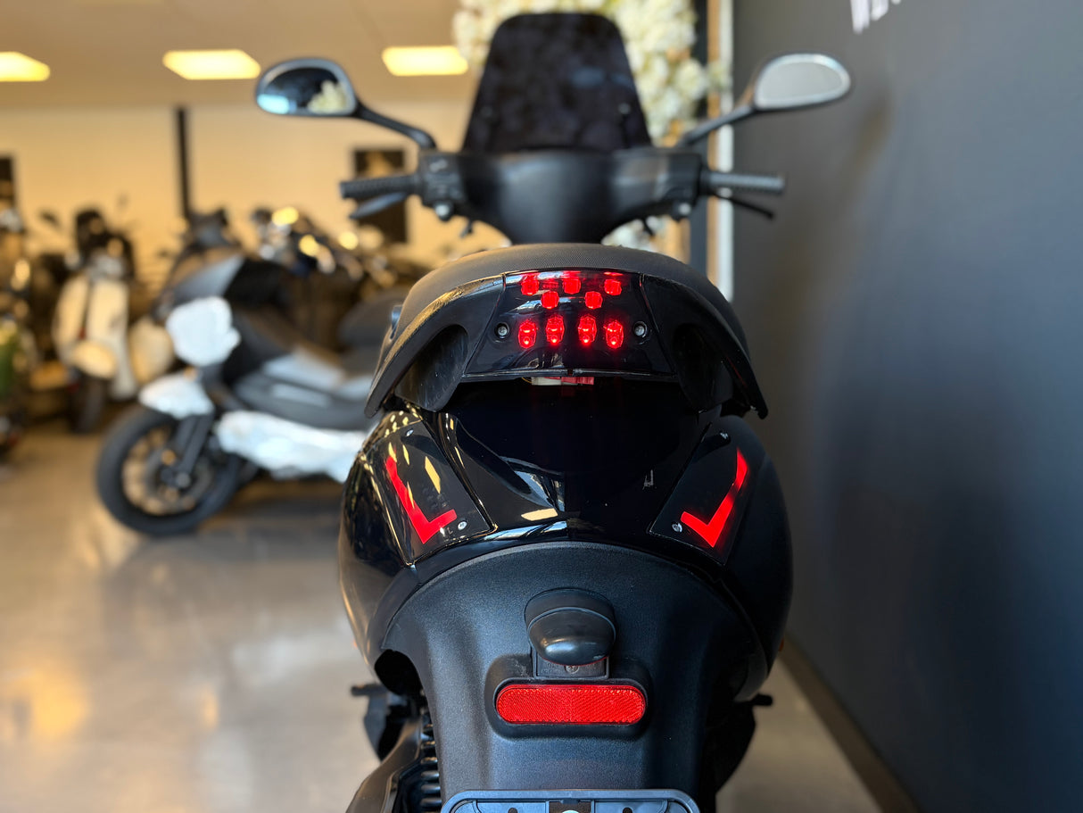 Piaggio Zip | Black on Black