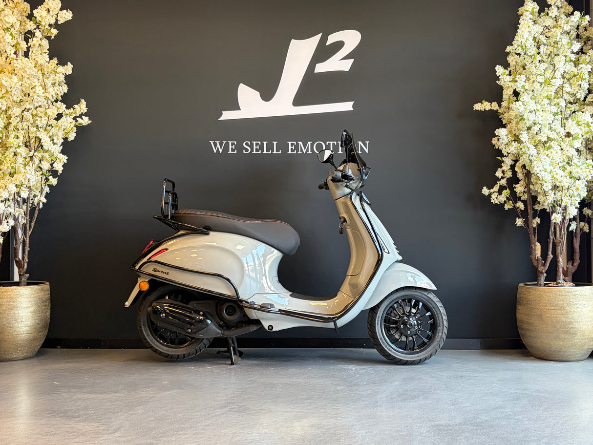 Vespa Sprint | Porsche Krijt Grijs