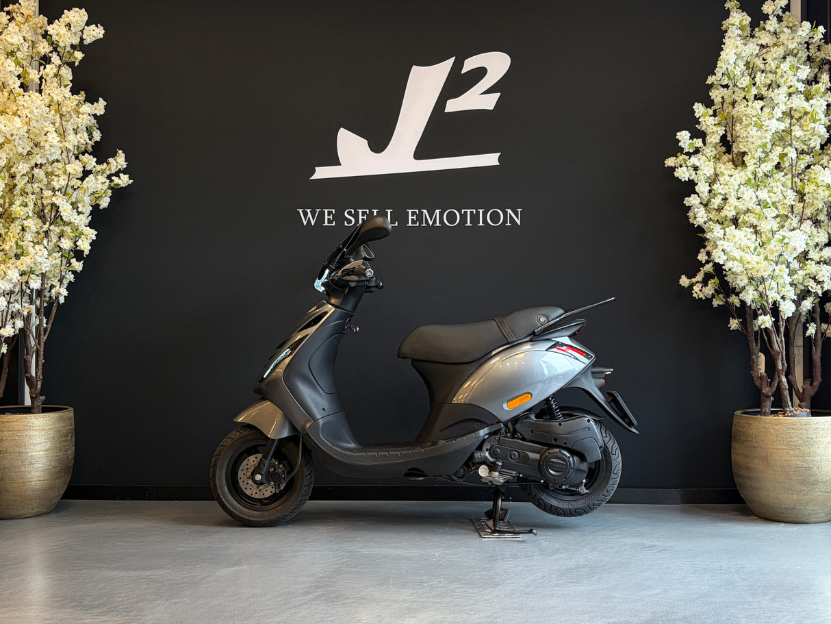 Piaggio Zip | Porsche Agaat Grijs