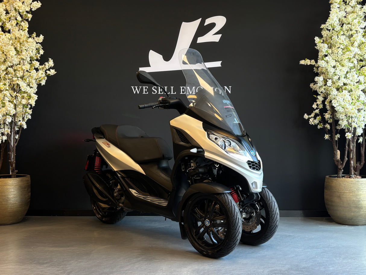 Piaggio MP3 300 HPE | Argento Cometa