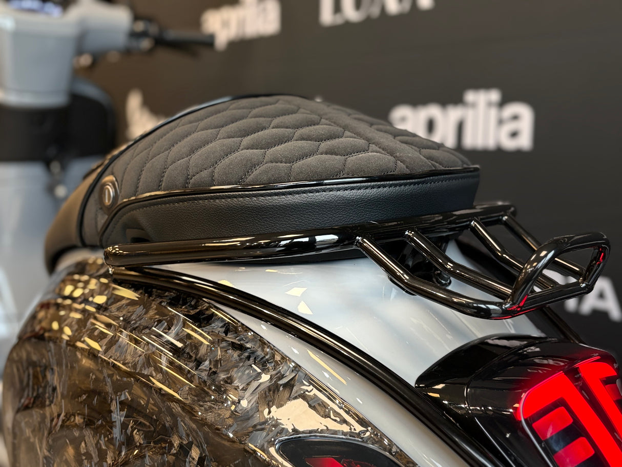 Vespa Sprint | Nardo Grey | Forged Carbon | Akrapovic