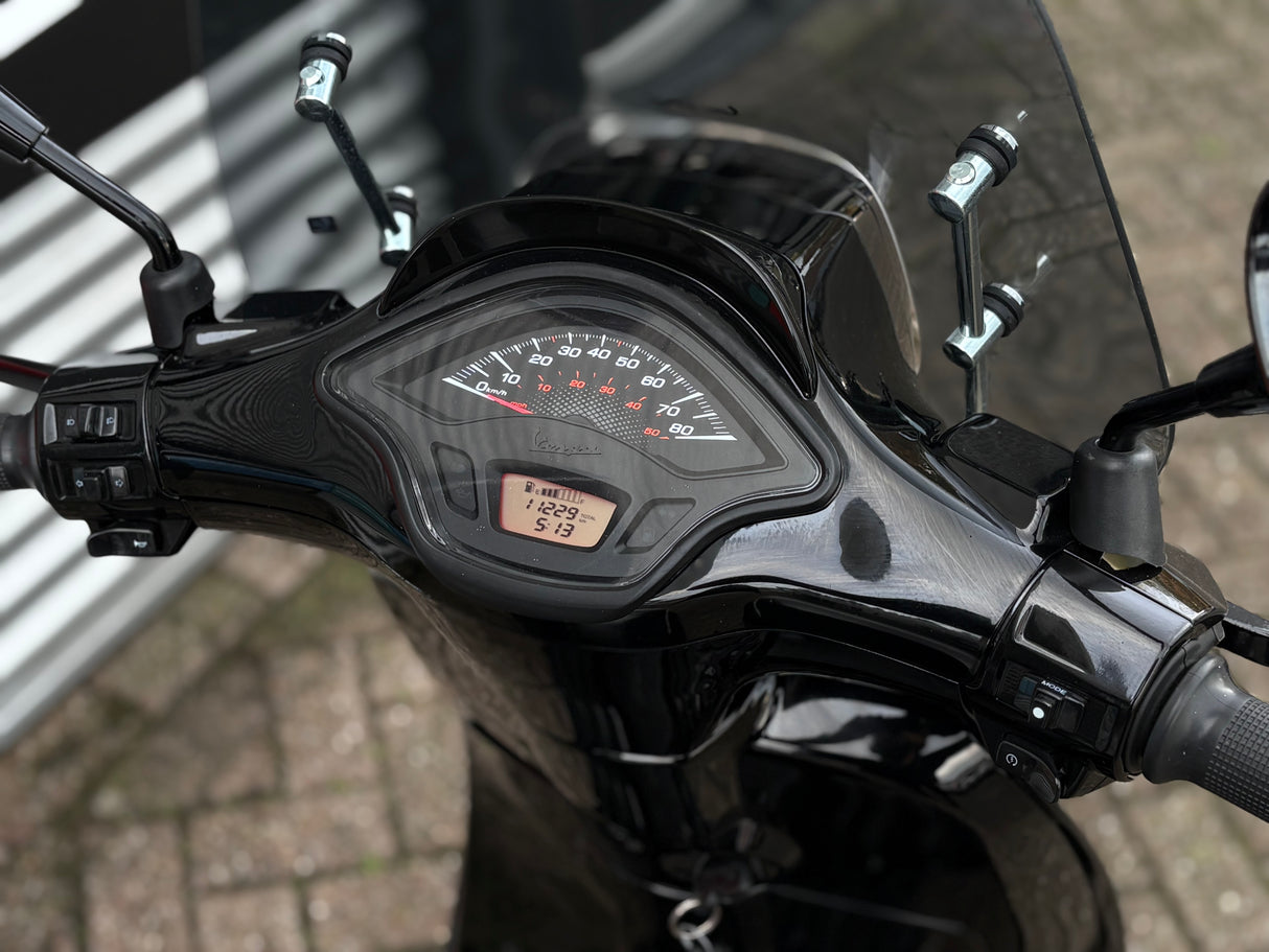 Vespa Sprint | Glans Zwart