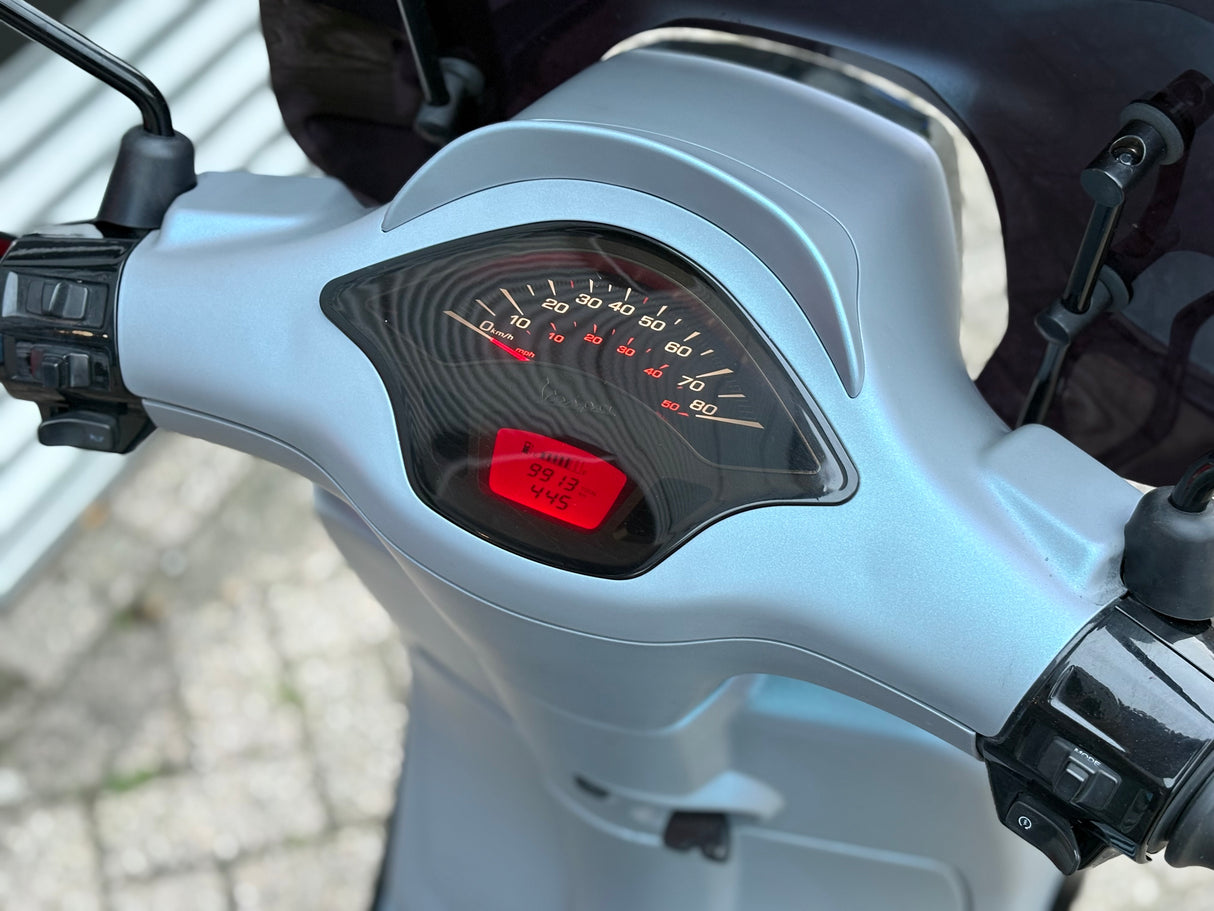 Vespa Sprint | Designo Blue