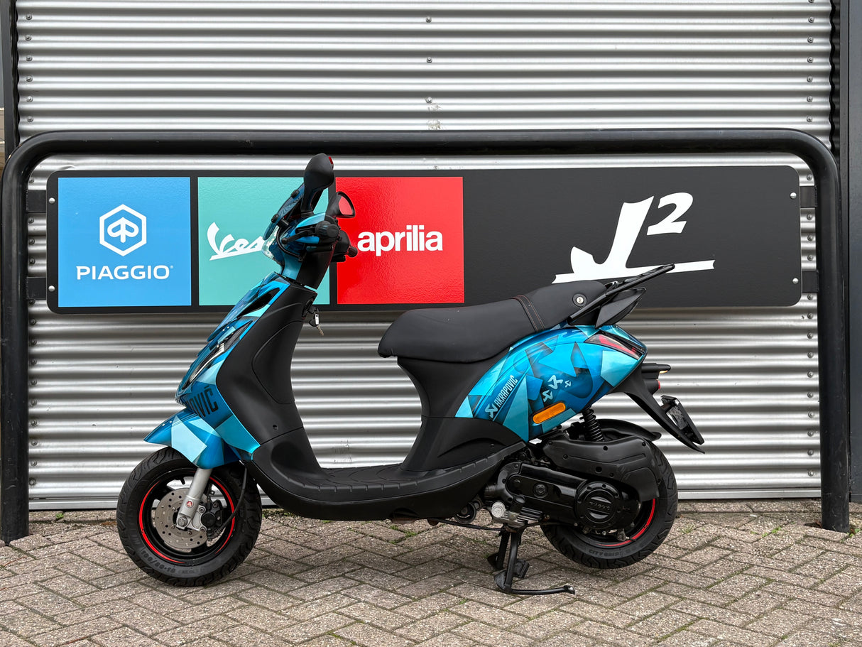 Piaggio Zip | Akrapovic Airbrush