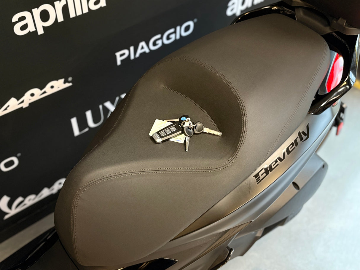 Piaggio Beverly | Mat Zwart | 1 Eig