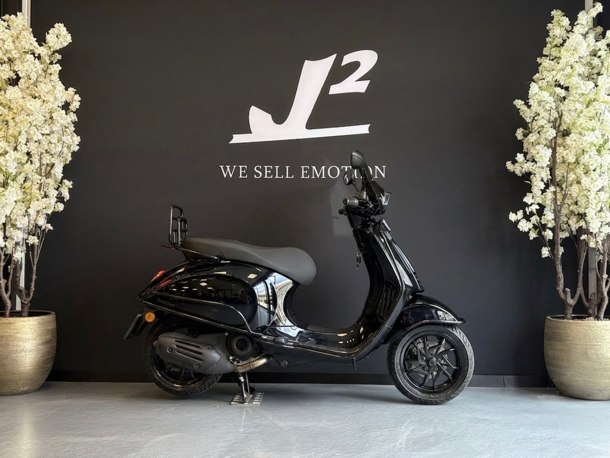 Vespa Sprint | Midnight Black