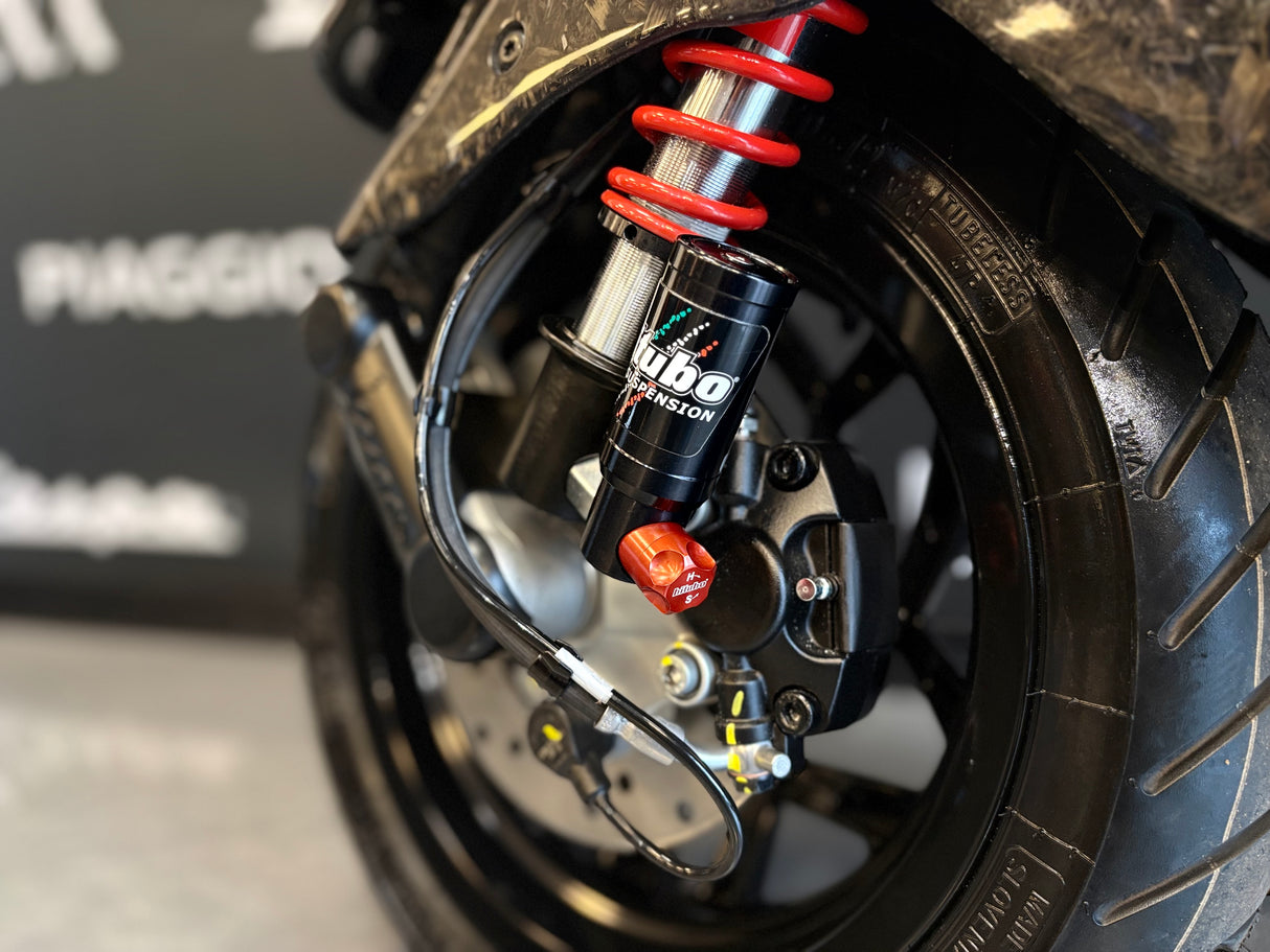 Vespa Sprint | Nardo Grey | Forged Carbon | Akrapovic