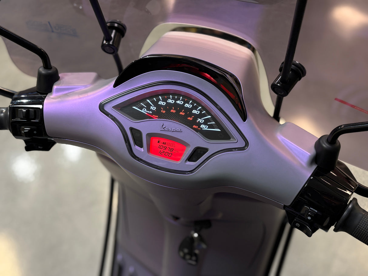 Vespa Sprint | Designo Violet | 1 eig