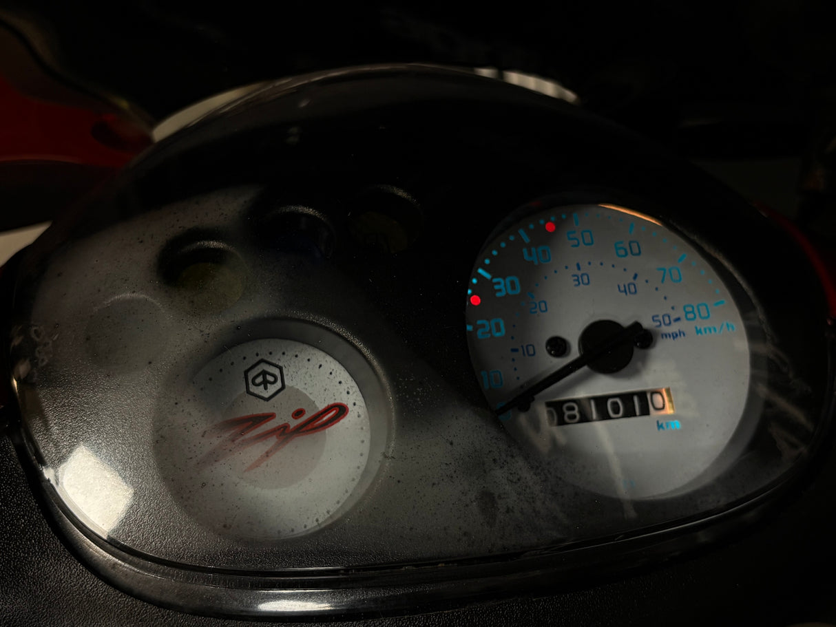 Piaggio Zip | Candy Red | 1 eig