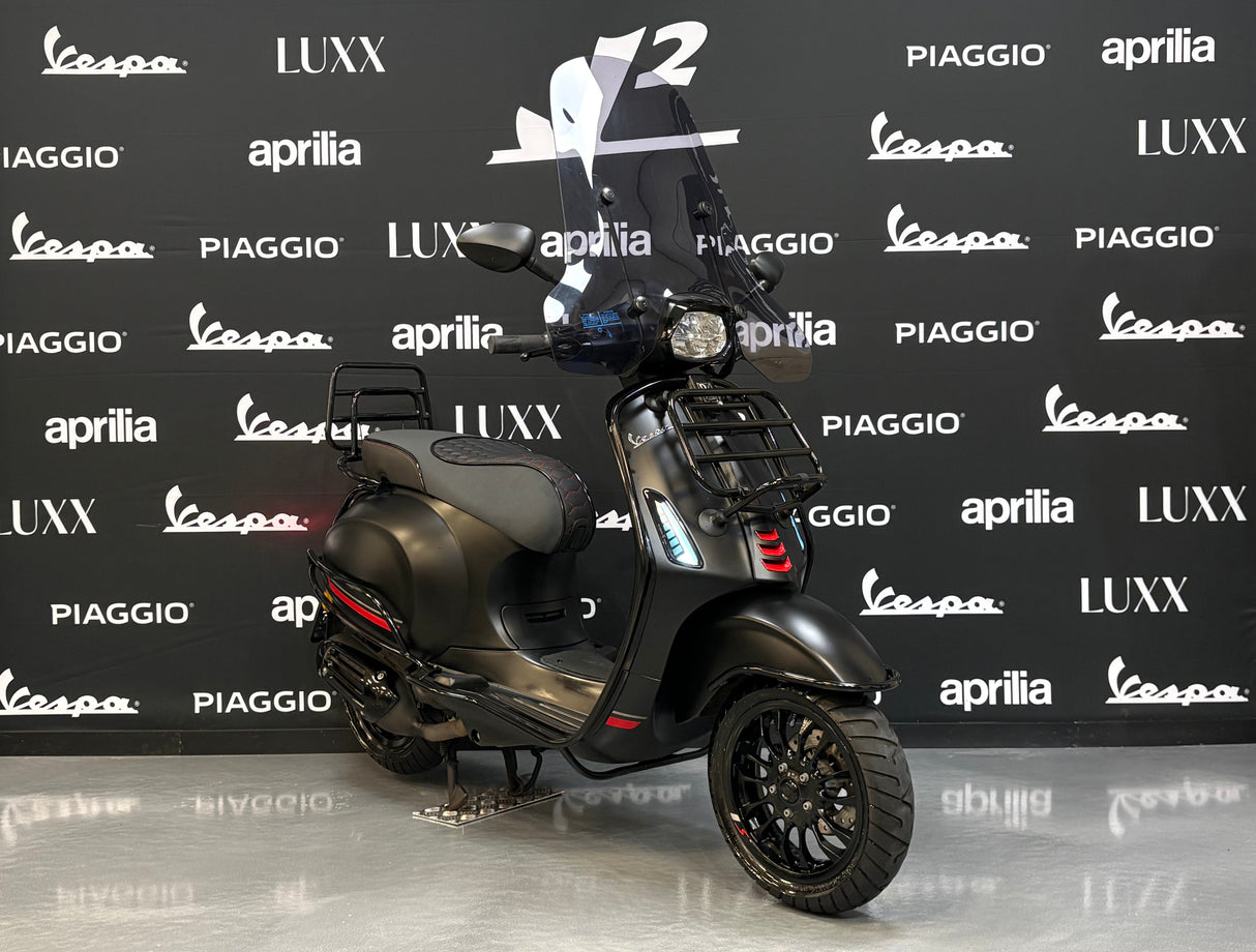 Vespa Sprint | Mat Zwart | 1 eig