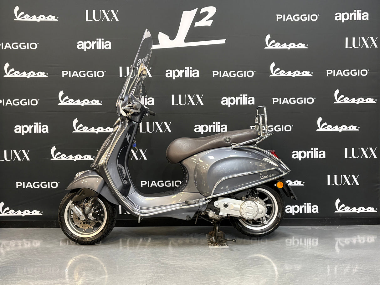 Vespa Primavera | Grijs | 1 eig