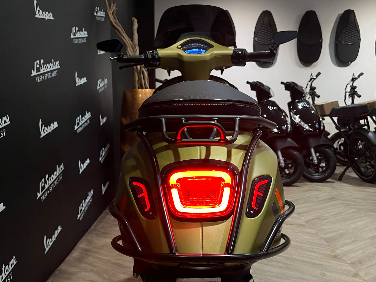 Vespa Sprint / Elettrica Facelift 2025 Verde Ambizioso Matt