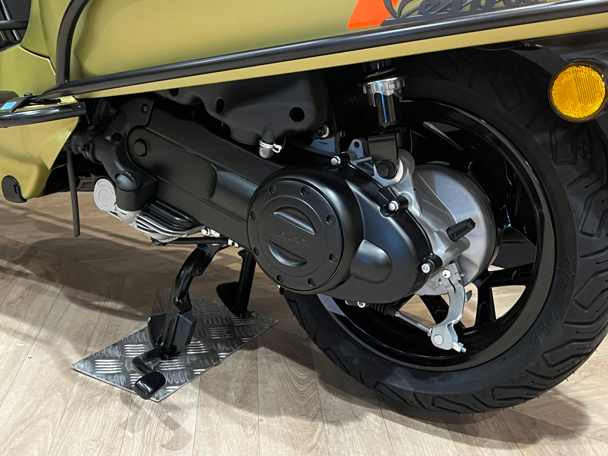 Vespa Sprint / Elettrica Facelift 2025 Verde Ambizioso Matt