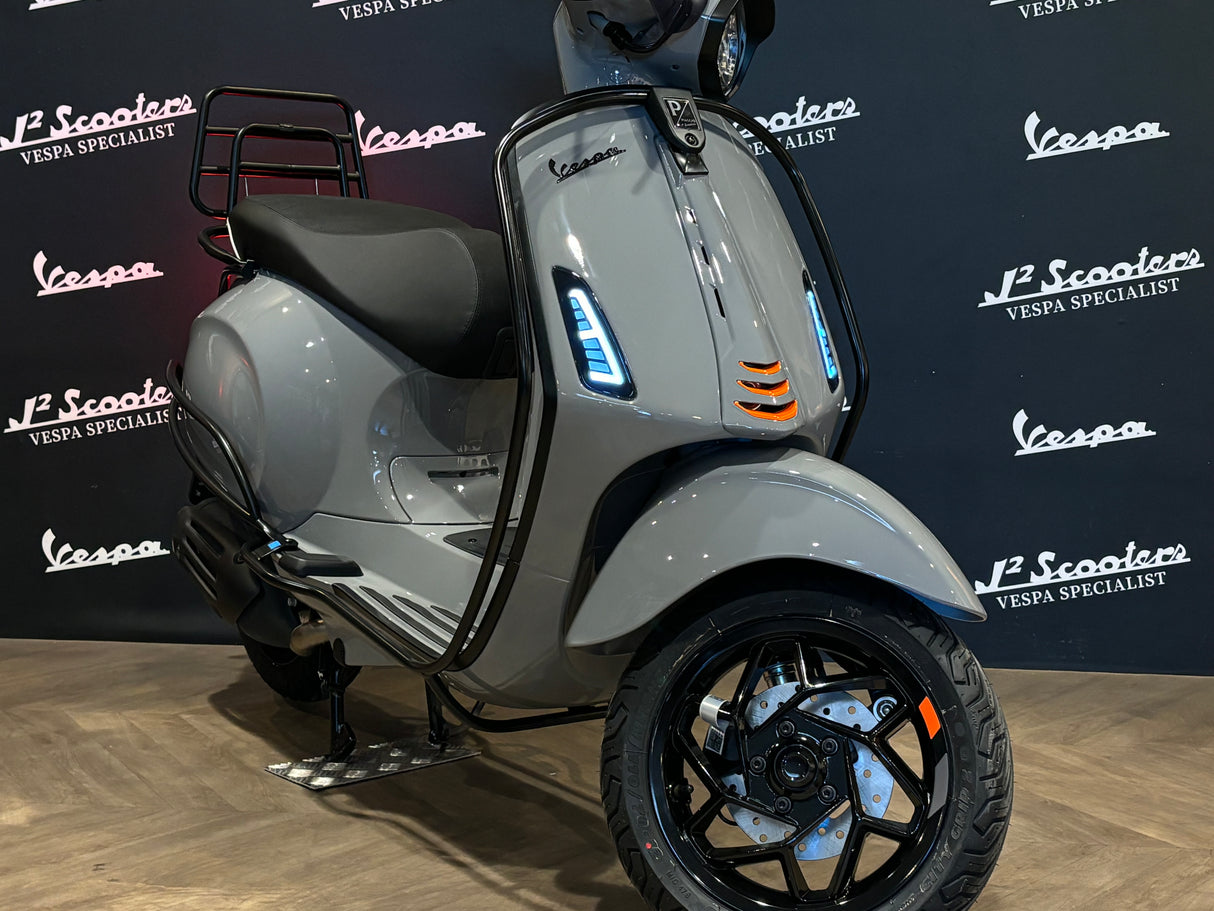 Vespa Sprint / Elettrica Facelift 2025 Audi RS Nardo Grey