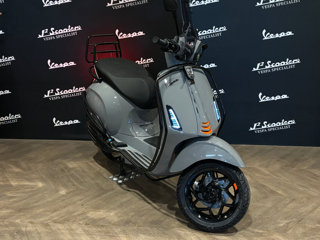 Vespa Sprint / Elettrica Facelift 2025 Audi RS Nardo Grey