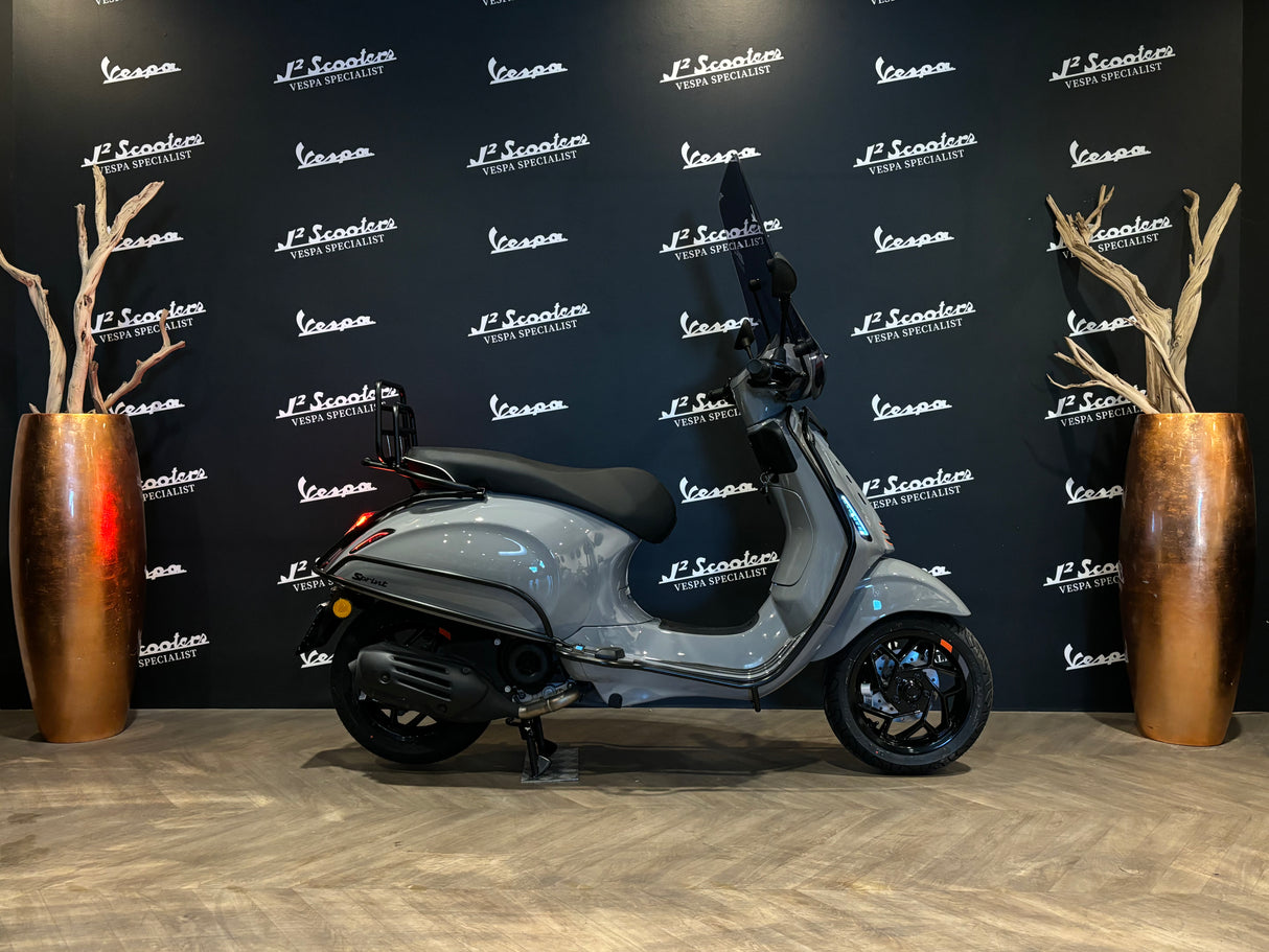 Vespa Sprint / Elettrica Facelift 2025 Audi RS Nardo Grey