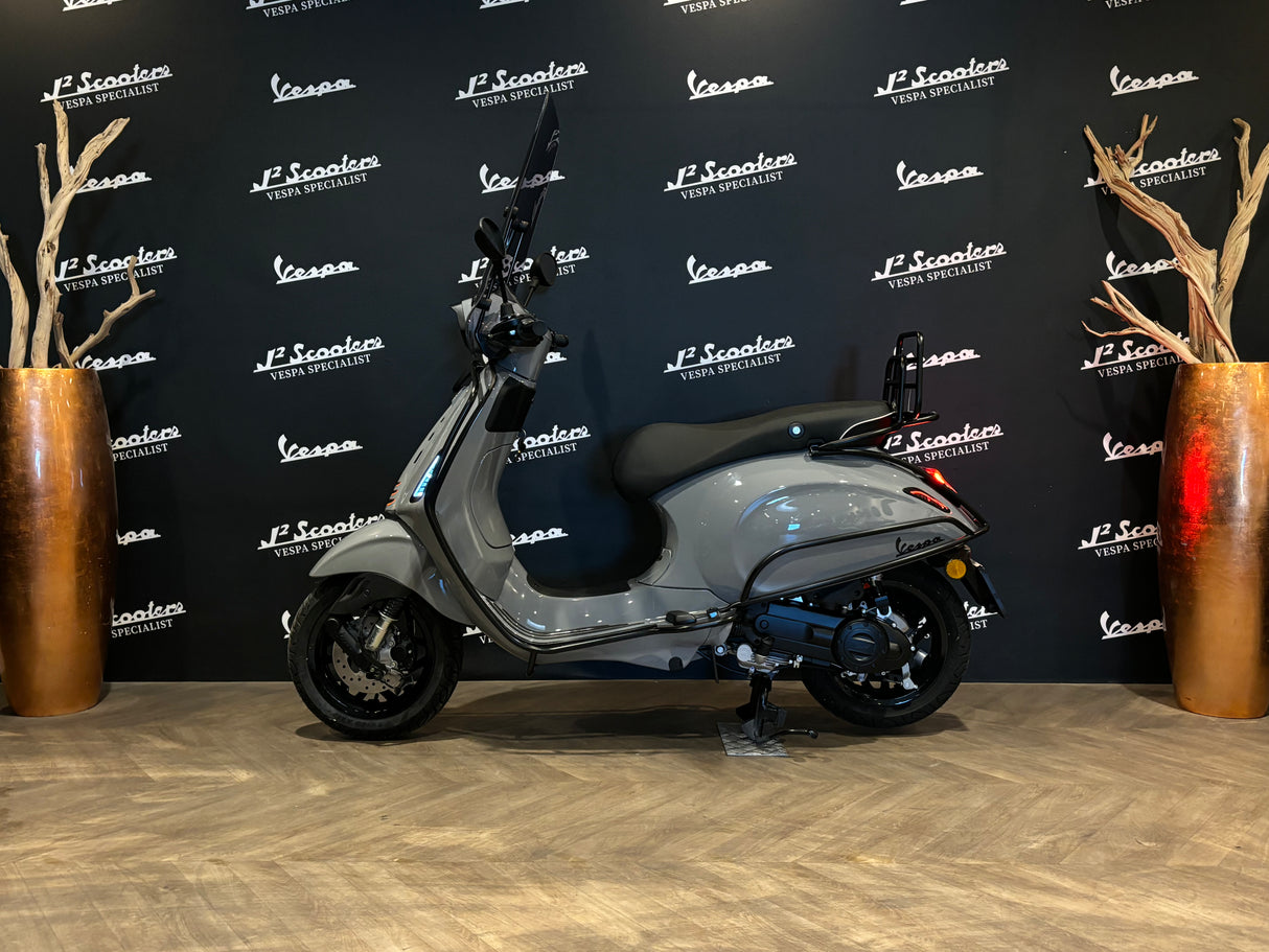 Vespa Sprint / Elettrica Facelift 2025 Audi RS Nardo Grey