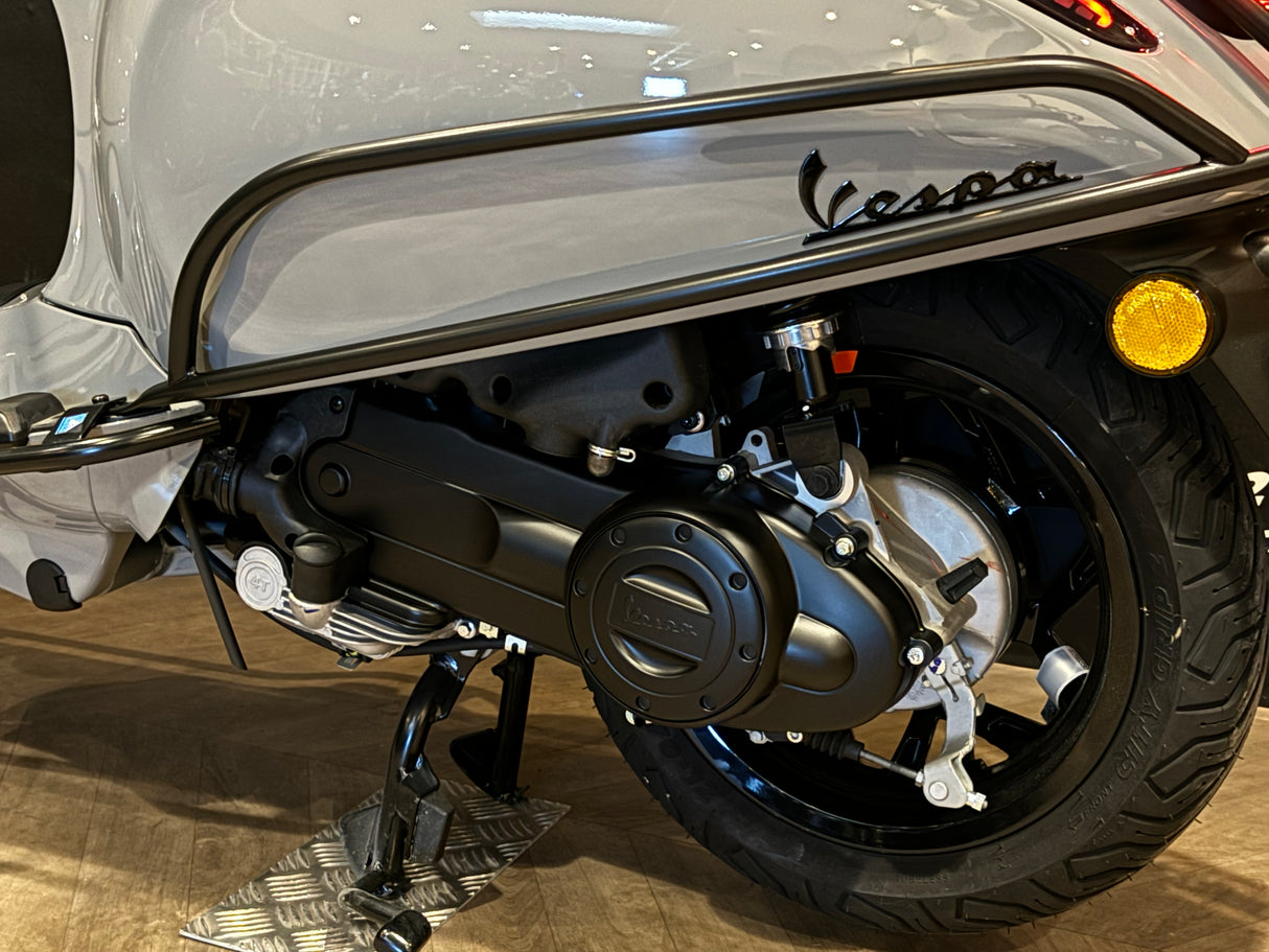 Vespa Sprint / Elettrica Facelift 2025 Audi RS Nardo Grey