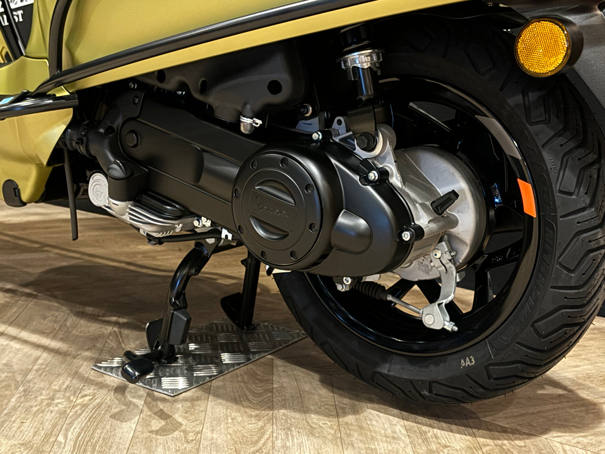 Vespa Sprint / Elettrica Facelift 2025 Verde Ambizioso Matt