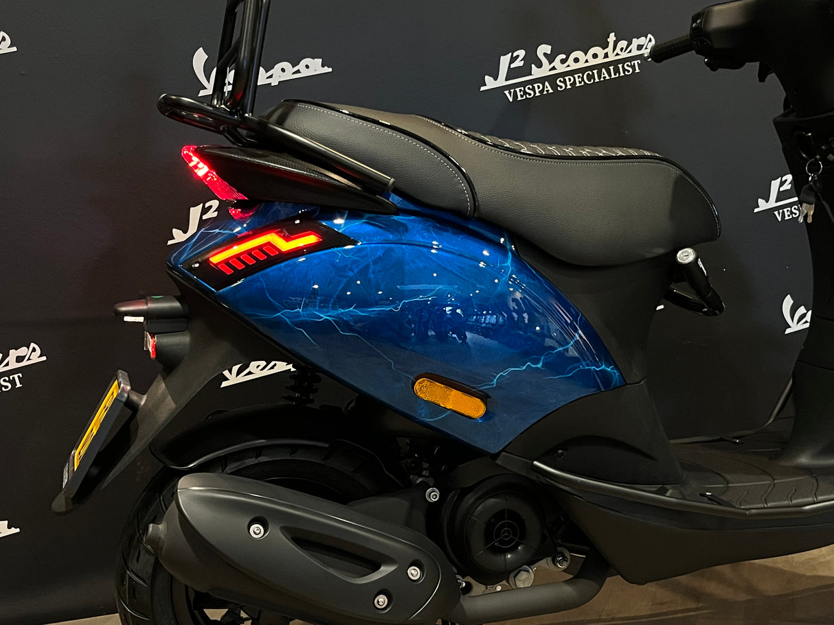 Piaggio Zip SP E5 HANDMADE AIRBRUSH CANDY BLIKSEM