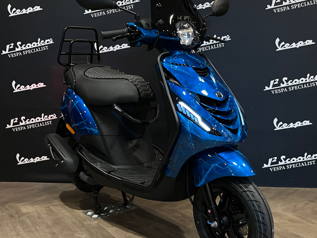 Piaggio Zip SP E5 HANDMADE AIRBRUSH CANDY BLIKSEM
