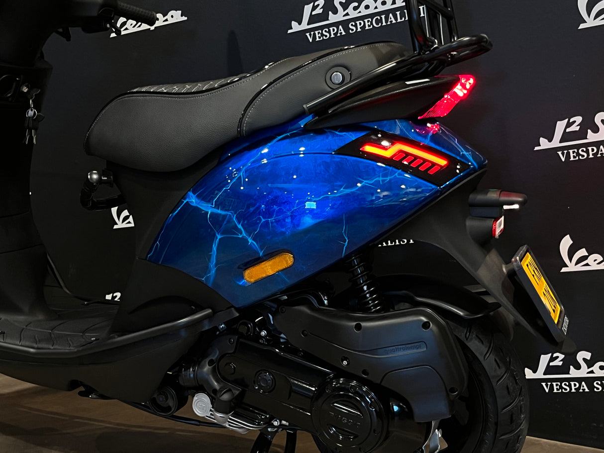 Piaggio Zip SP E5 HANDMADE AIRBRUSH CANDY BLIKSEM