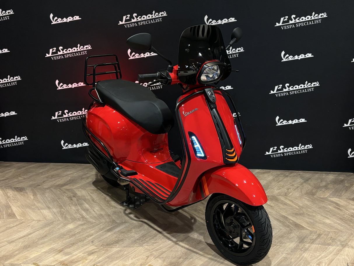 Vespa Sprint E5 Facelift 2025 Rosso Coraggioso