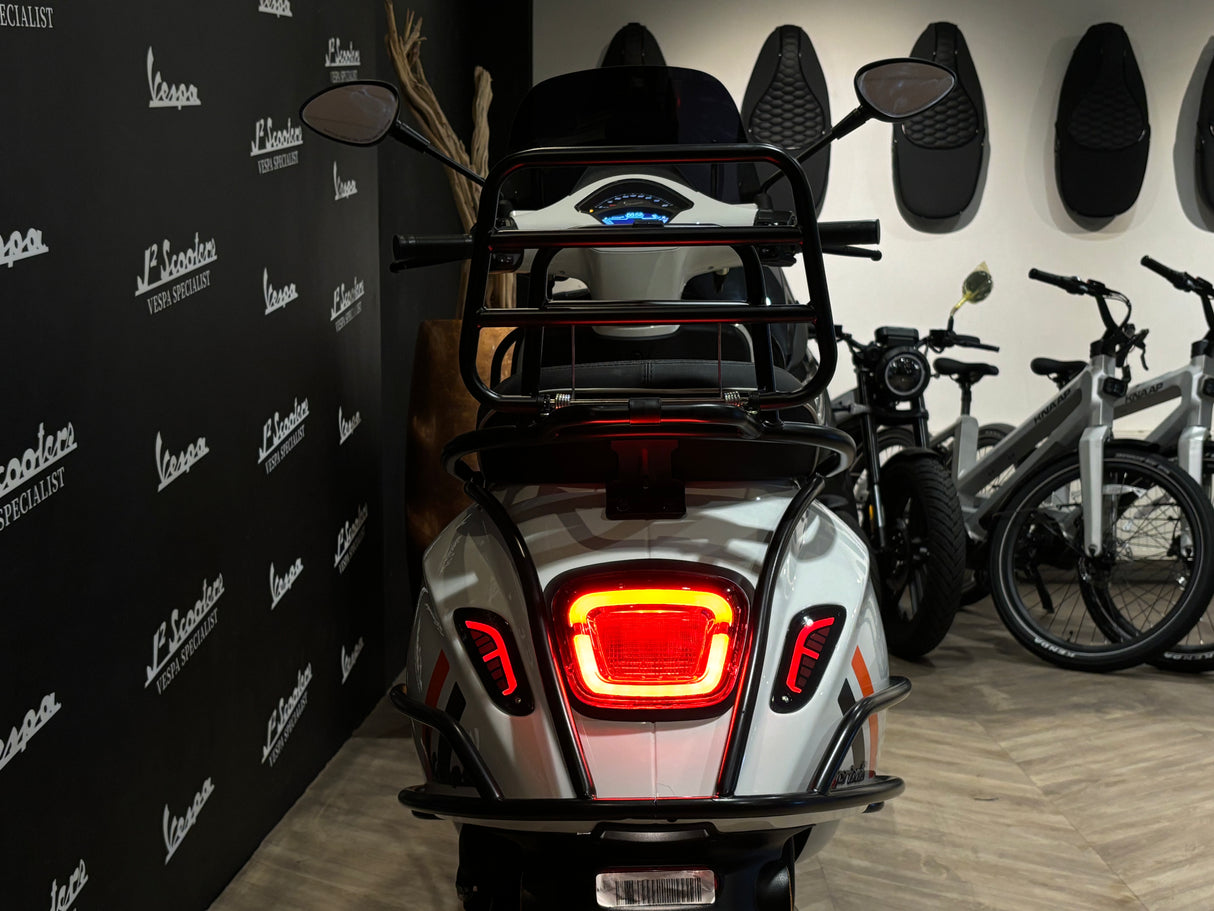 Achtervalbeugels origineel mat / glans zwart Vespa Sprint / Primavera / Elettrica