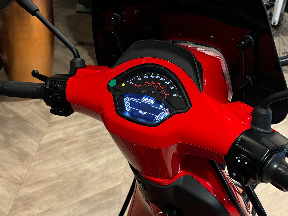 Vespa Sprint E5 Facelift 2025 Rosso Coraggioso