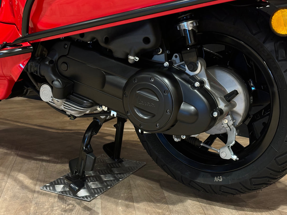 Vespa Sprint E5 Facelift 2025 Rosso Coraggioso