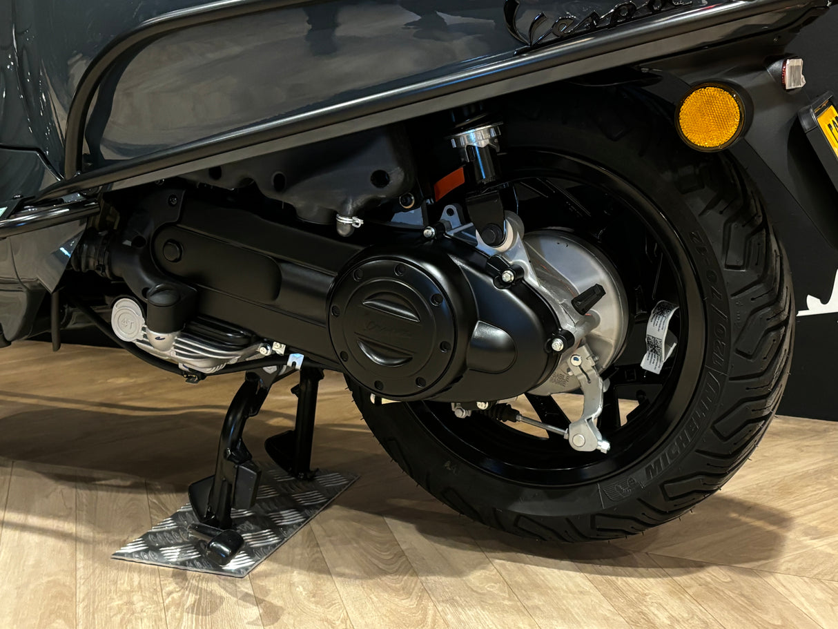 Vespa Sprint / Elettrica Facelift 2025 Audi Nano Grey