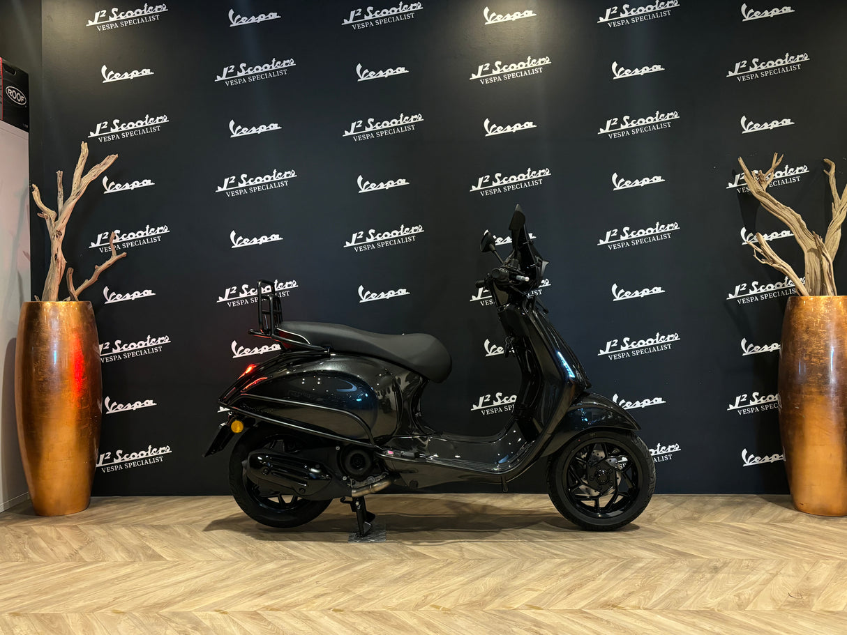 Vespa Sprint / Elettrica Facelift 2025 Aston Martin Grey Metallic