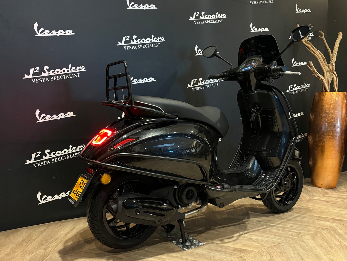 Vespa Sprint / Elettrica Facelift 2025 Aston Martin Grey Metallic