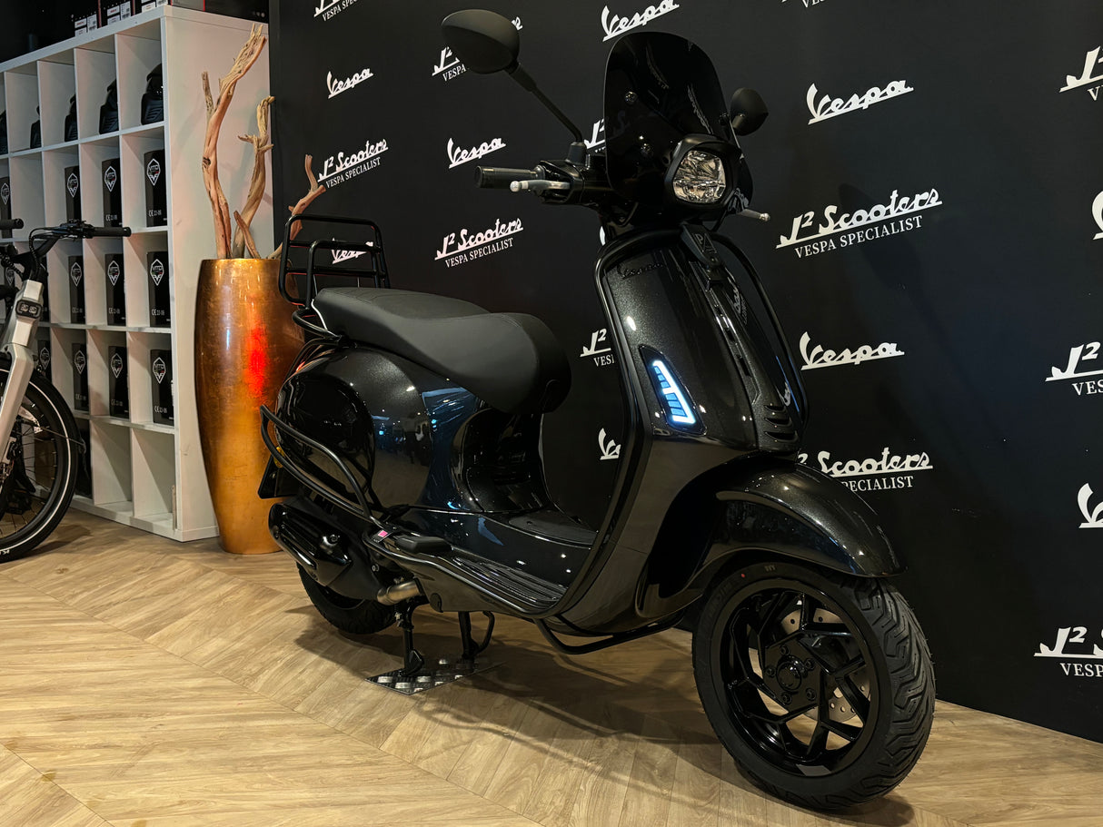 Vespa Sprint / Elettrica Facelift 2025 Aston Martin Grey Metallic
