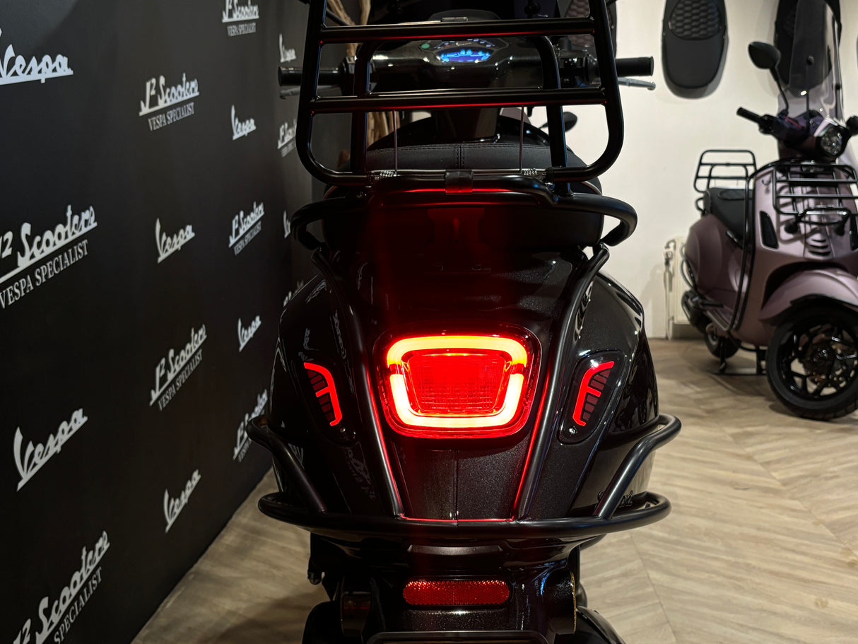 Vespa Sprint / Elettrica Facelift 2025 Aston Martin Grey Metallic