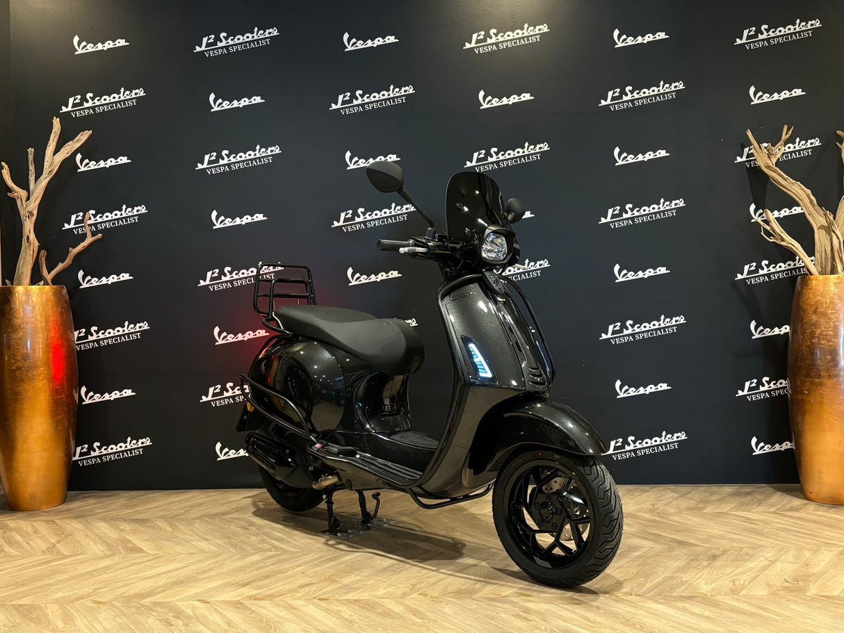 Vespa Sprint / Elettrica Facelift 2025 Aston Martin Grey Metallic
